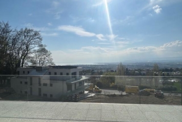 2.5 pièces en attique avec grande terrasse et vue sur le lac