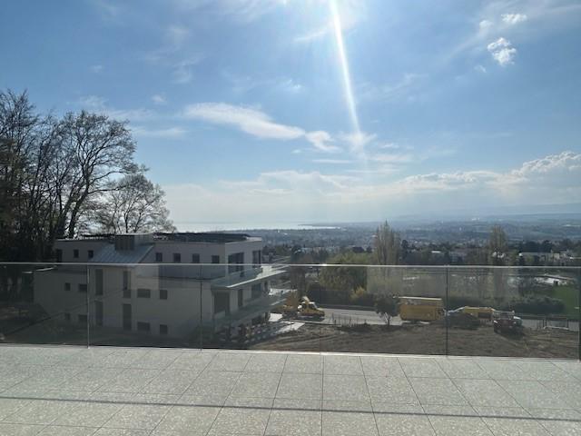 2.5 pièces en attique avec grande terrasse et vue sur le lac
