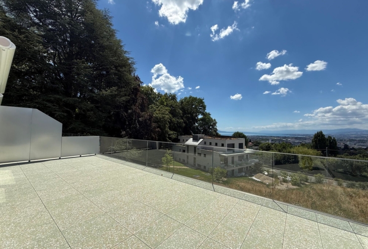2.5 pièces en attique avec grande terrasse et vue sur le lac