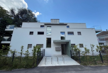 2.5 pièces en attique avec grande terrasse et vue sur le lac