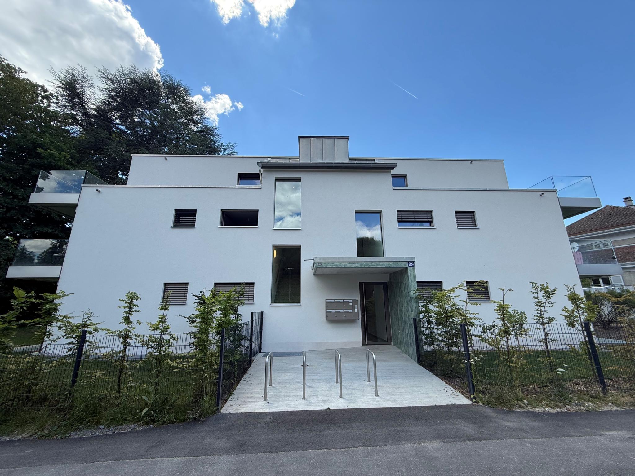 2.5 pièces en attique avec grande terrasse et vue sur le lac
