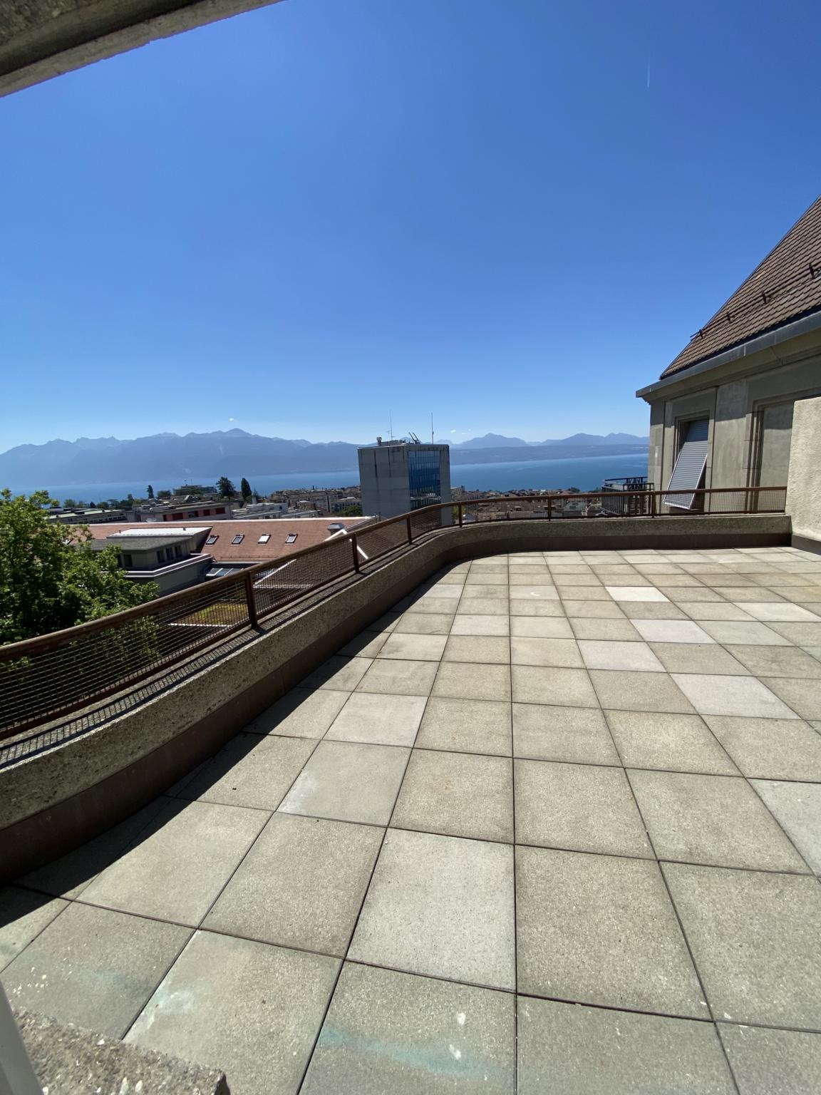 Magnifique appartement de 4 pièces entièrement rénové avec belle terrasse