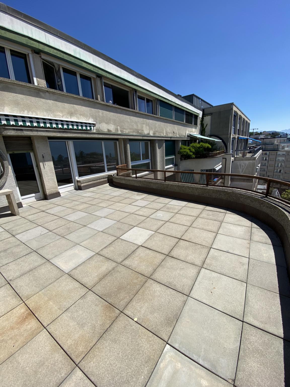 Magnifique appartement de 4 pièces entièrement rénové avec belle terrasse