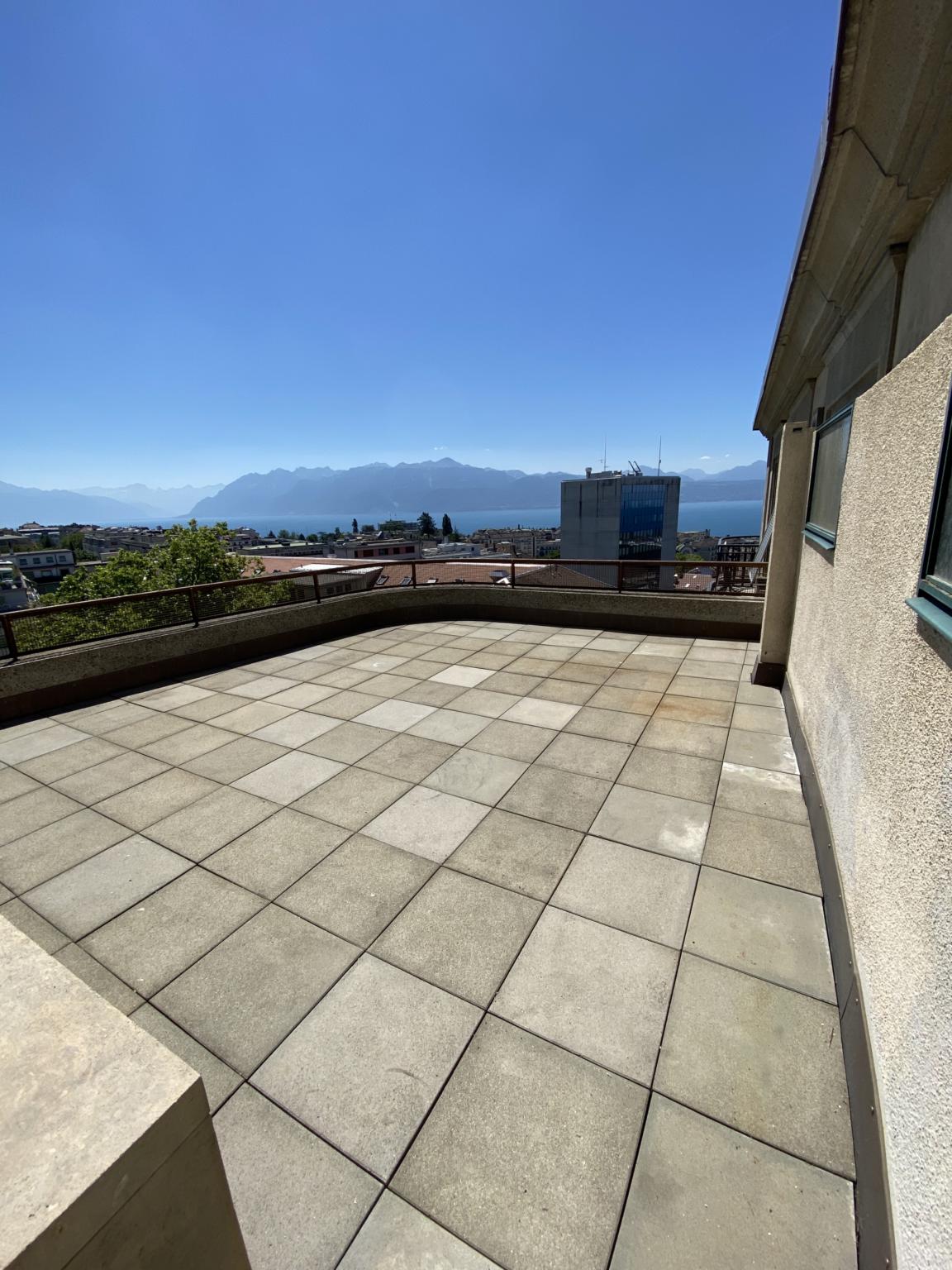 Magnifique appartement de 4 pièces entièrement rénové avec belle terrasse